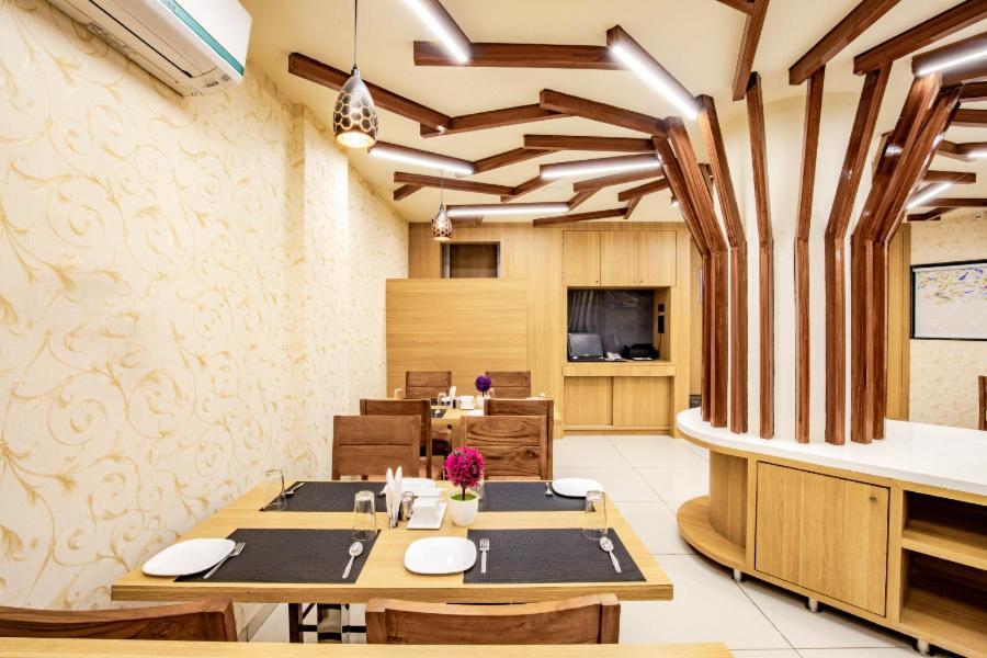 Hotel Nexus Rajkot Exterior photo