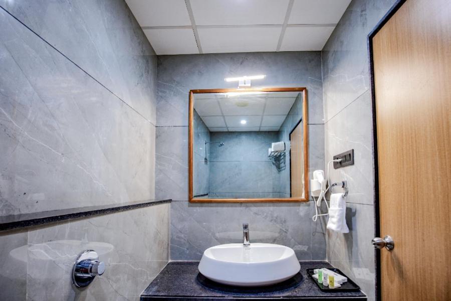 Hotel Nexus Rajkot Exterior photo